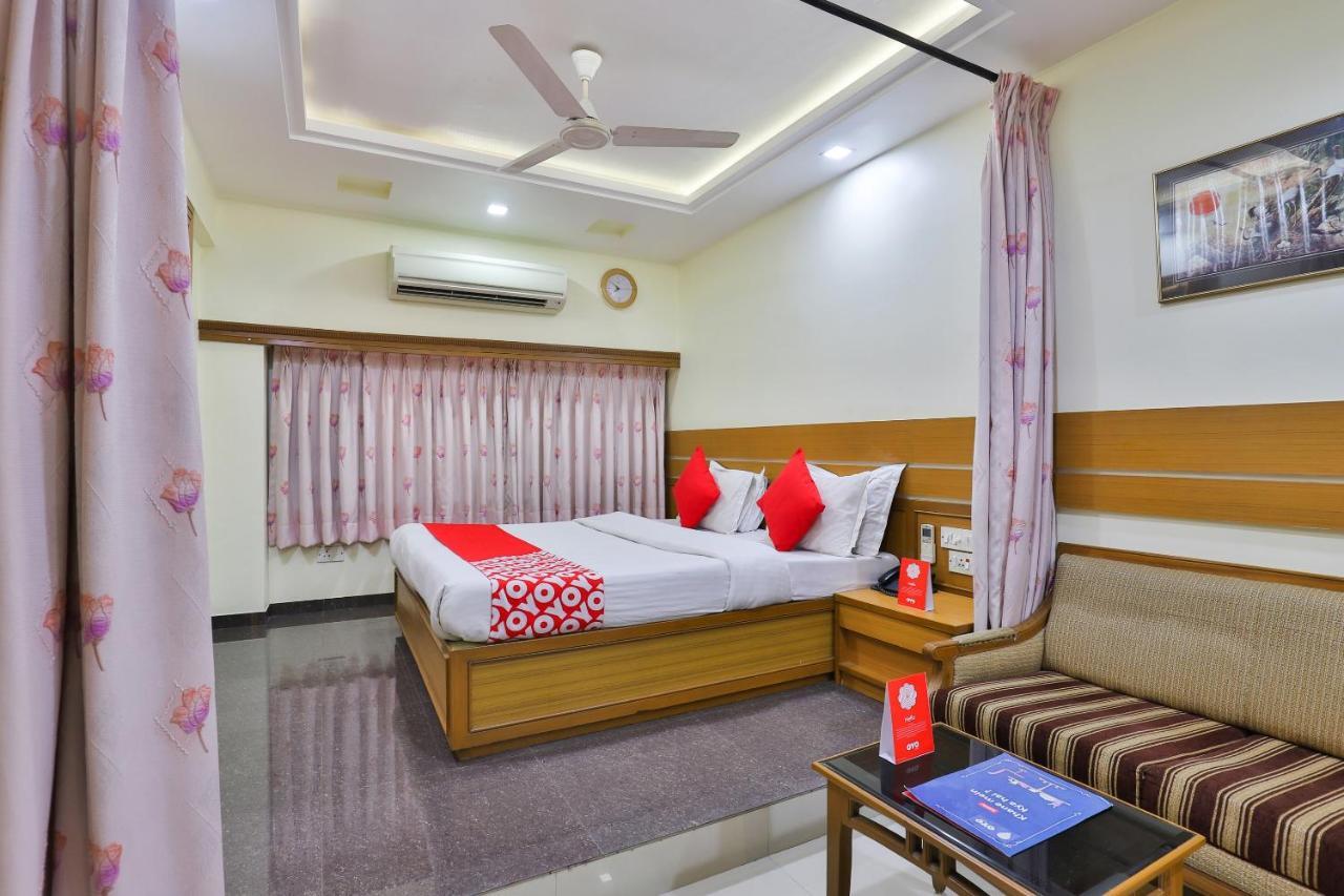 Oyo 17117 Hotel Rainbow Vadodara Luaran gambar