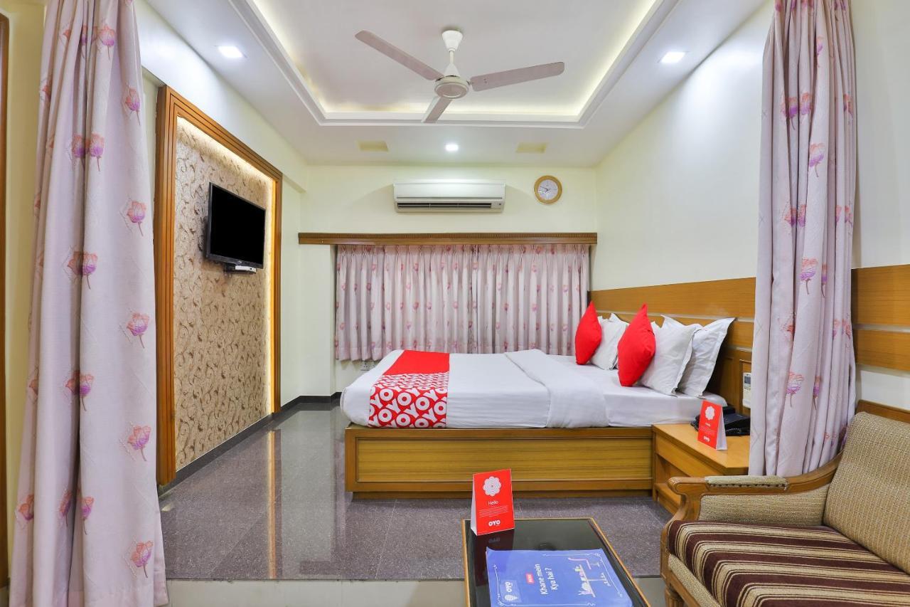 Oyo 17117 Hotel Rainbow Vadodara Luaran gambar