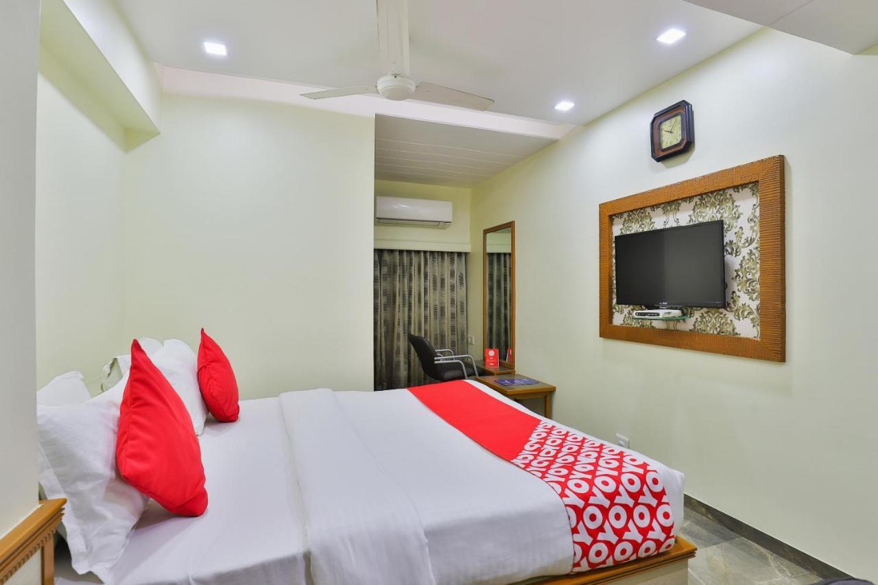 Oyo 17117 Hotel Rainbow Vadodara Luaran gambar